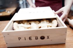 One of a Kind Gift: Pie Box Serving Set